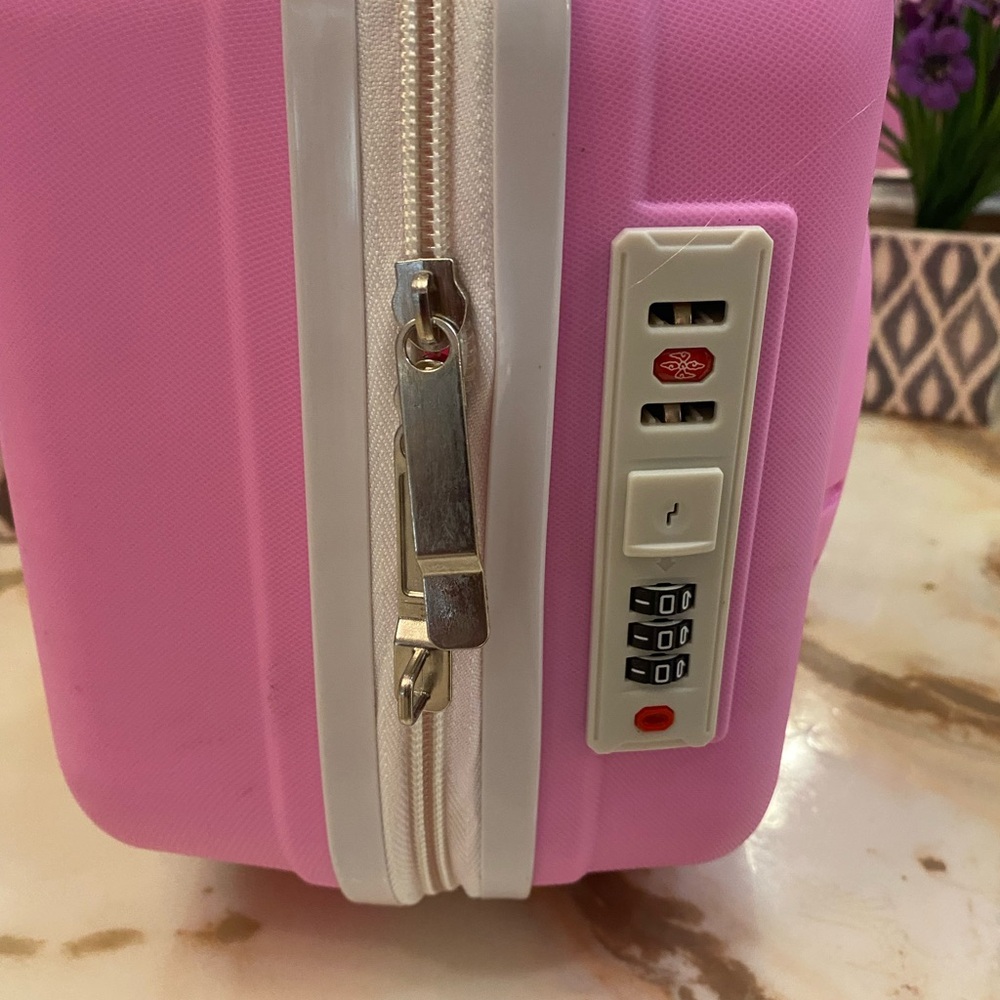Pink Hello Kitty Hard Shell Case - Picture 11 of 12